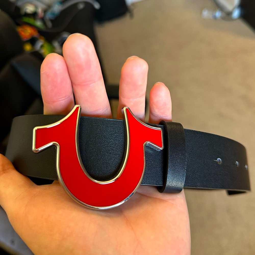 TRUE RELIGION Horseshoe Buckle Belt